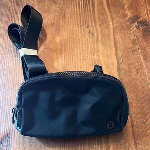 Lululemon Everywhere Belt Bag with Long Strap Black